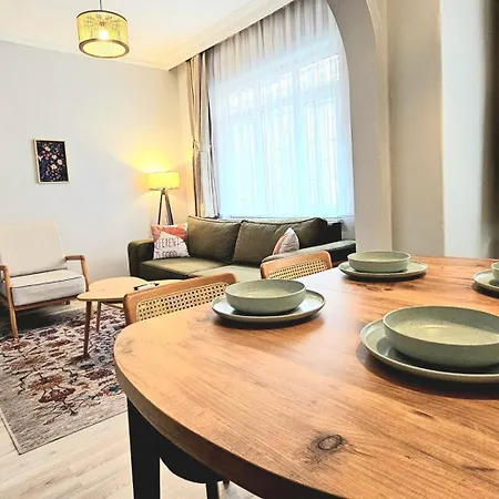 New - Luxury - Spacious Flats At The Center