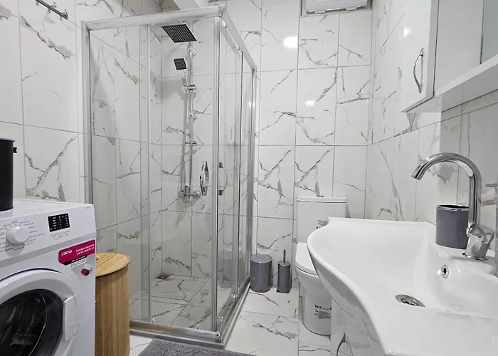 New - Luxury - Spacious Flats At The Center