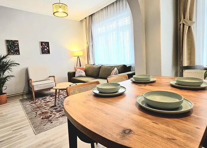 New - Luxury - Spacious Flats At The Center