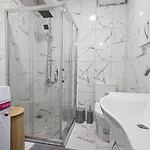 New - Luxury - Spacious Flats At The Center