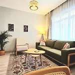 Apartment New - Luxury - Spacious Flats At The Center *
