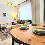 New - Luxury - Spacious Flats At The Center
